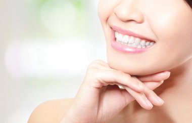 Cosmetic Dentistry Without Veneers: Explore Alternative Enhancements
